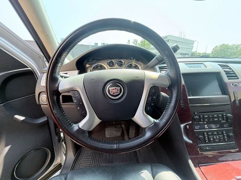 Used 2012 Cadillac Escalade Luxury AWD/4WD image 15
