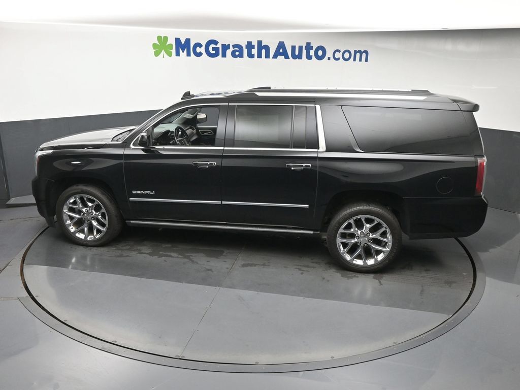 Used 2020 GMC Yukon XL Denali w/ Denali Premium Package AWD/4WD image 27