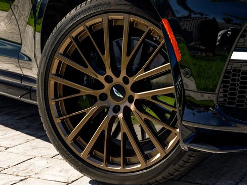 Used 2025 Aston Martin DBX 707 image 4