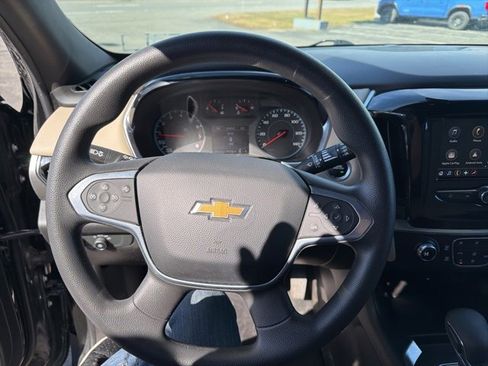 Used 2022 Chevrolet Traverse LS image 21
