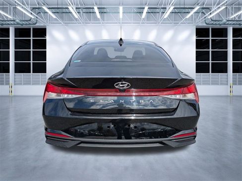 Used 2023 Hyundai Elantra SEL image 4
