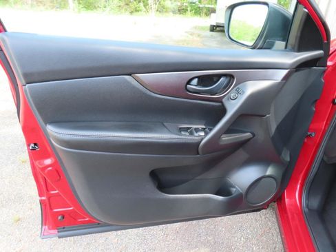 Used 2017 Nissan Rogue Sport S w/ S Appearance Package image 16