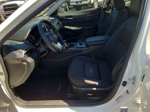 Used 2025 Nissan Altima 2.5 SV FWD image 19