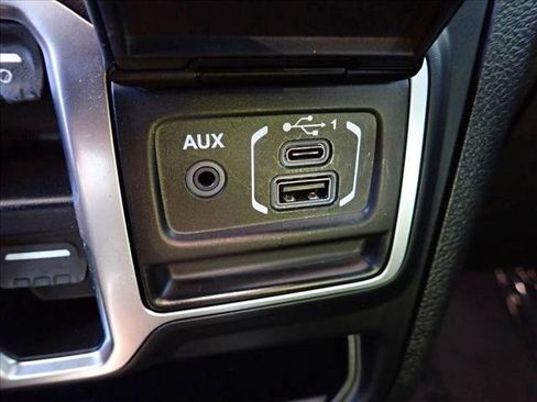 Used 2019 Jeep Wrangler Unlimited Sahara AWD/4WD image 18