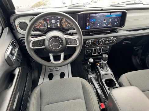 Used 2024 Jeep Wrangler Sahara image 19