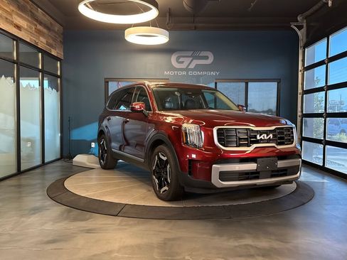 Used 2023 Kia Telluride S AWD/4WD image 1