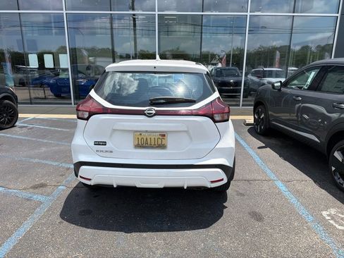 Used 2023 Nissan Kicks S FWD image 5