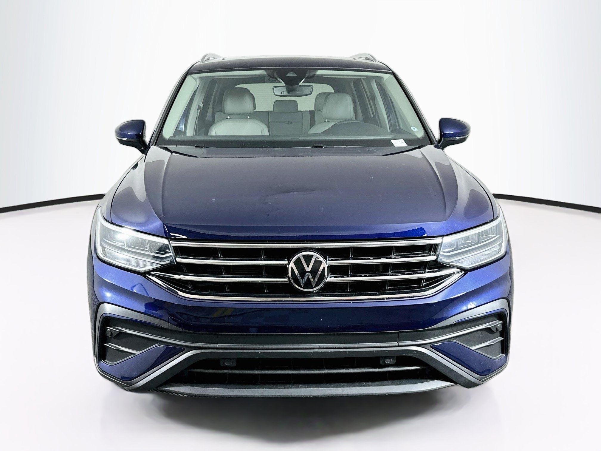 Used 2022 Volkswagen Tiguan SE FWD image 2