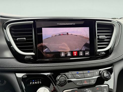 New 2026 Chrysler Pacifica Select image 21