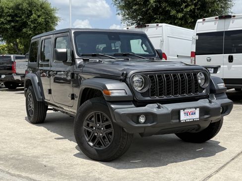 Used 2024 Jeep Wrangler Unlimited Sport AWD/4WD image 2