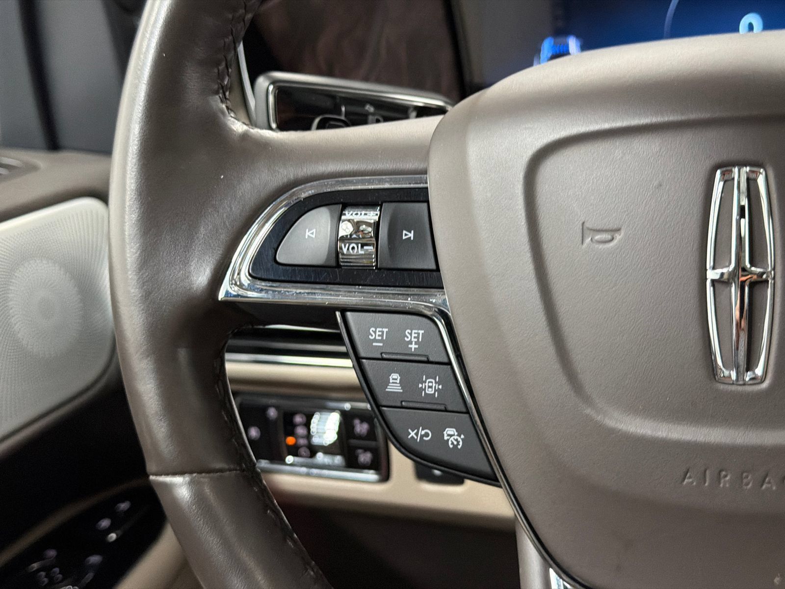 Certified 2023 Lincoln Navigator Reserve AWD/4WD image 25