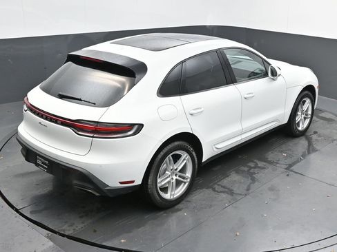 Used 2022 Porsche Macan image 44
