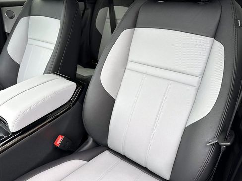 New 2026 Land Rover Range Rover Evoque Dynamic SE image 18