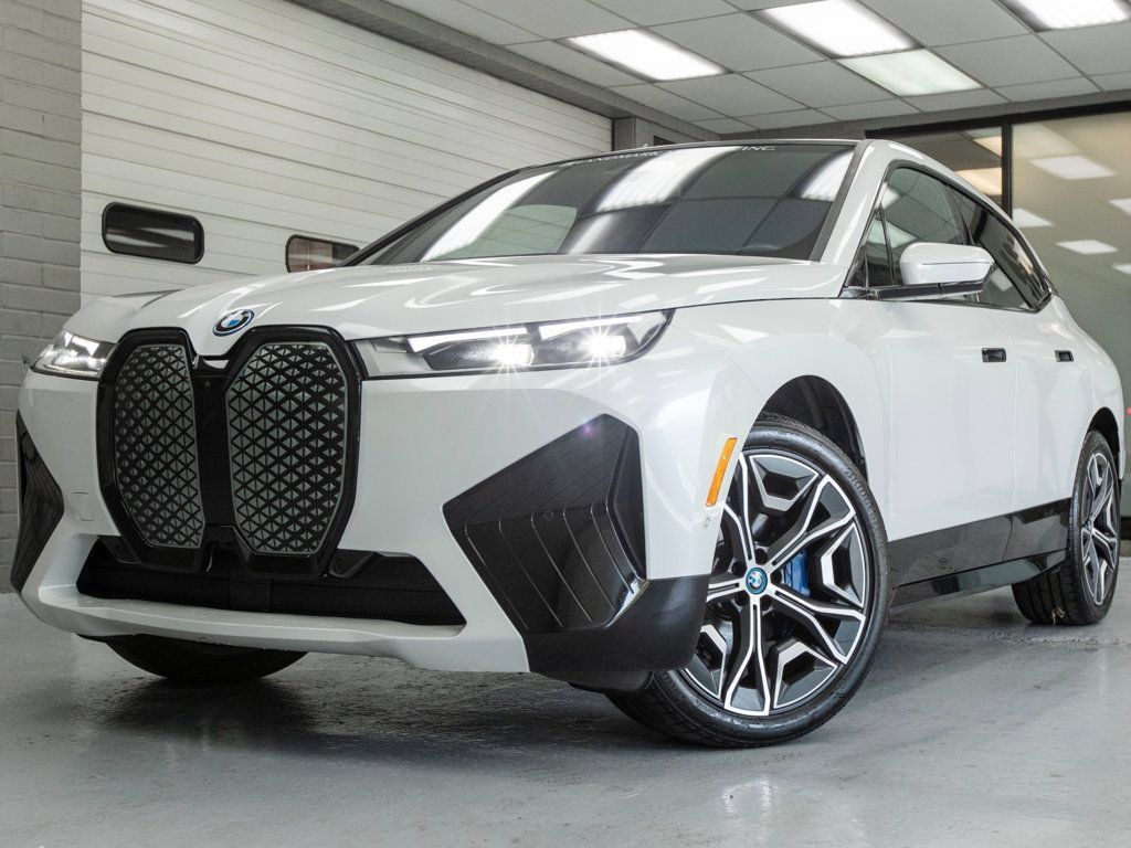 Used 2025 BMW iX xDrive50 AWD/4WD image 2