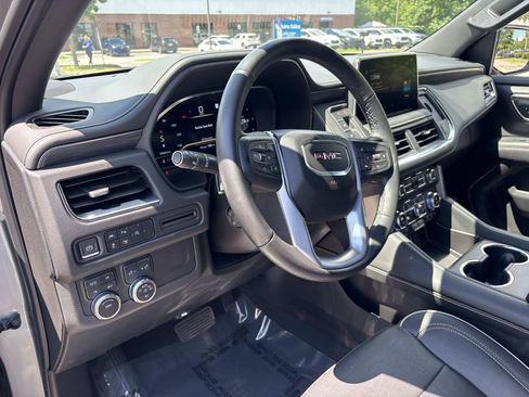 Used 2023 GMC Yukon SLT w/ SLT Premium Package AWD/4WD image 17