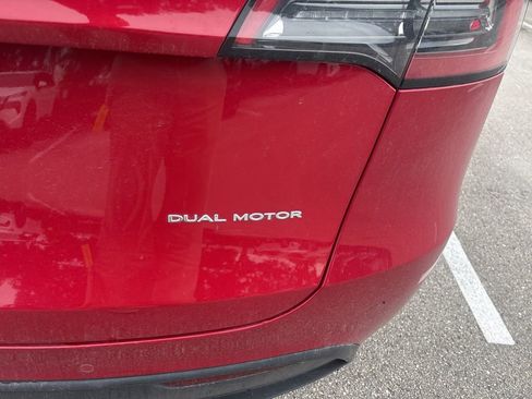 Used 2022 Tesla Model Y Long Range AWD/4WD image 11