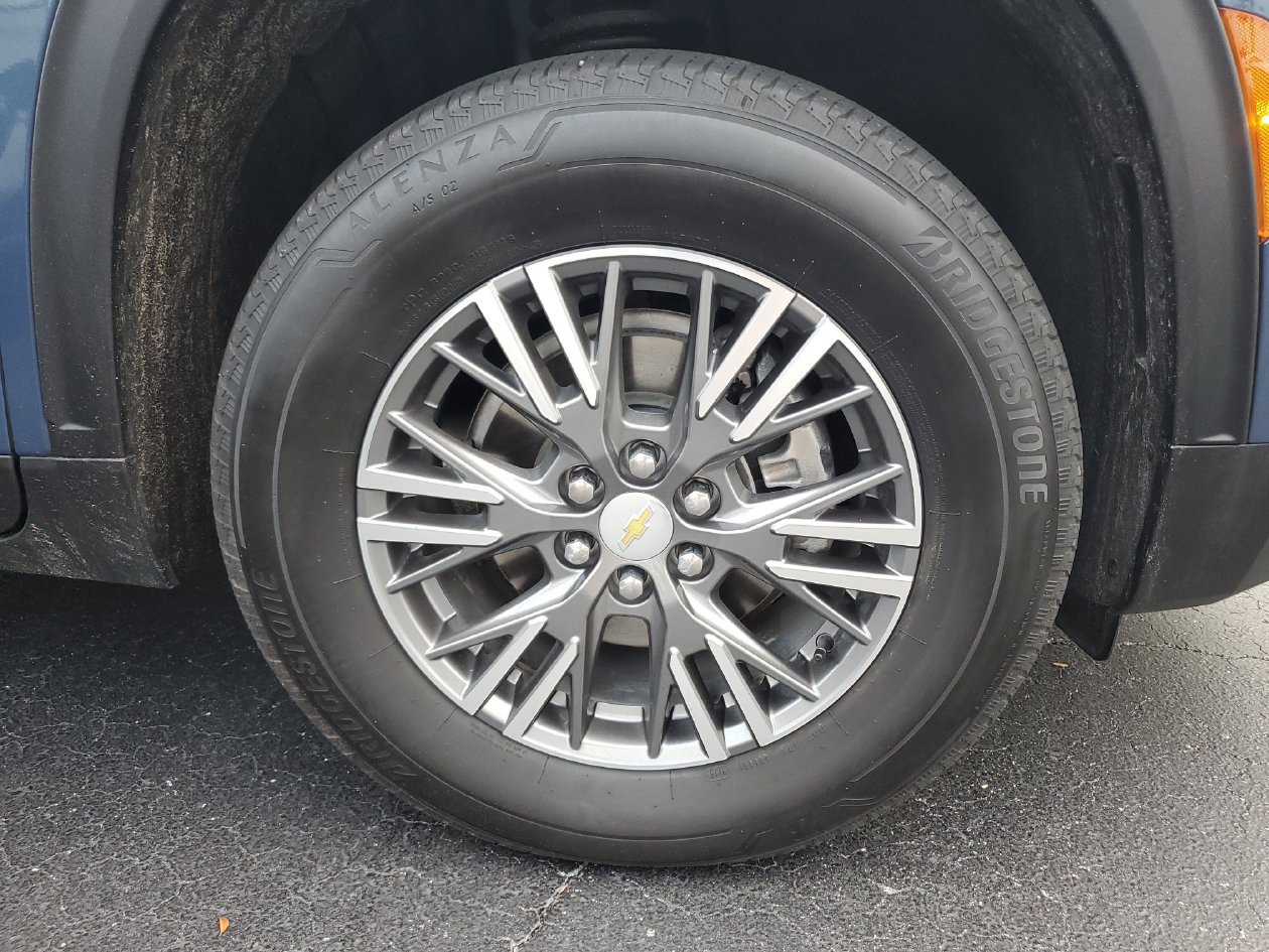 Used 2026 Chevrolet Traverse LT FWD image 5