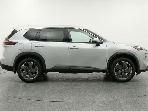 Used 2025 Nissan Rogue SV image 11
