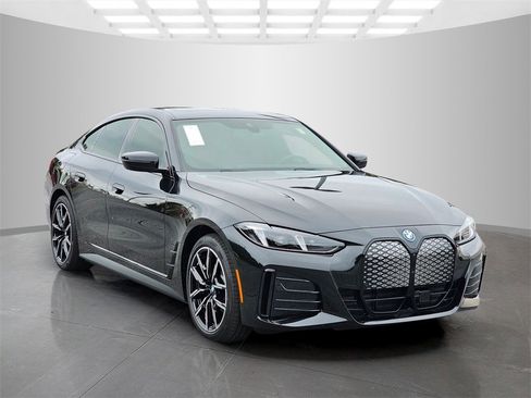 Used 2025 BMW i4 eDrive40 w/ M Sport Package image 8