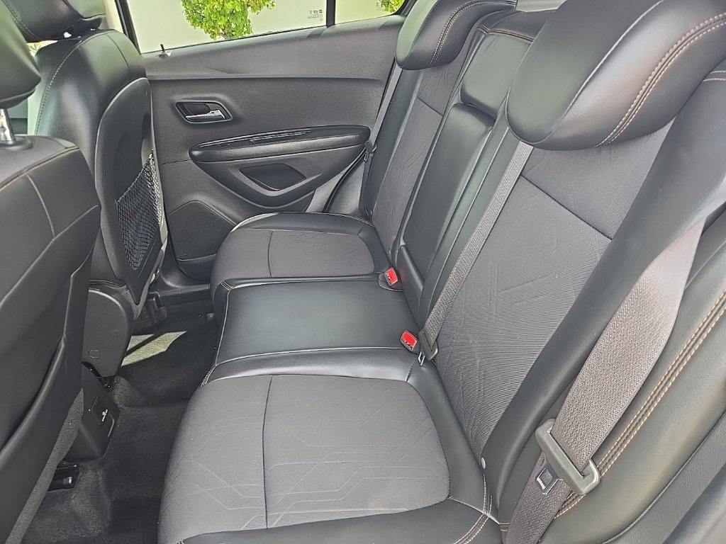 Used 2021 Chevrolet Trax LT w/ LT Convenience Package AWD/4WD image 31