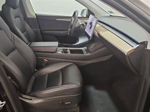 Used 2023 Tesla Model Y Long Range image 5