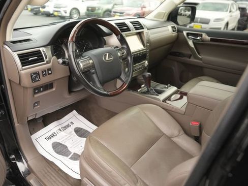 Used 2017 Lexus GX 460 image 8