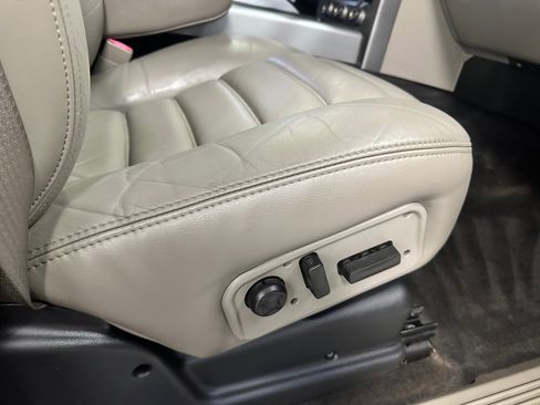 Used 2004 HUMMER H2 w/ Preferred Equipment Group image 35