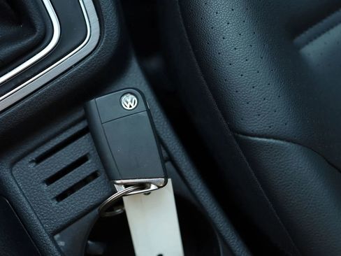 Used 2016 Volkswagen Golf SE image 36