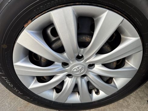 Used 2013 Toyota Corolla LE image 32