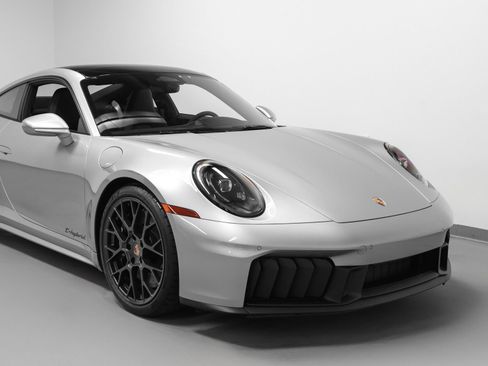 Certified 2026 Porsche 911 Carrera GTS RWD image 9
