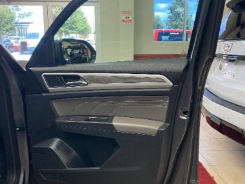 Used 2023 Volkswagen Atlas Cross Sport SE AWD/4WD image 11