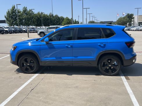 Certified 2025 Volkswagen Taos SEL image 7