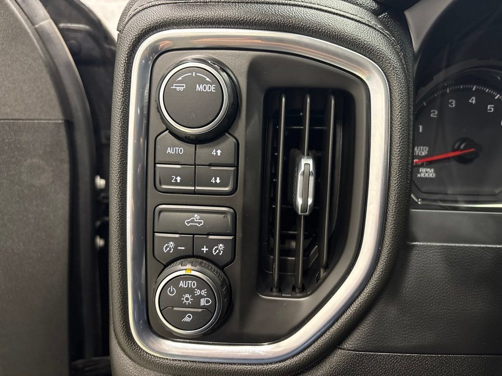 Used 2021 Chevrolet Silverado 1500 LT AWD/4WD image 27