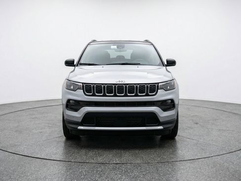 Used 2025 Jeep Compass Limited image 2