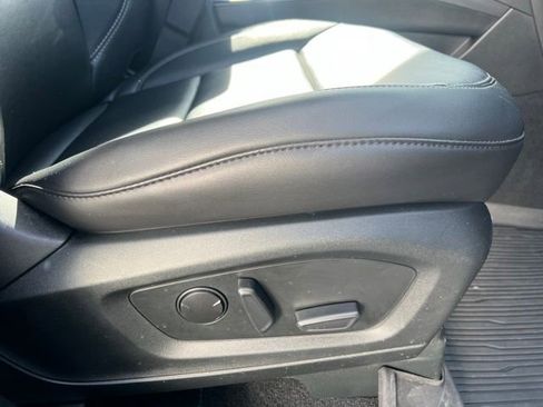 Used 2023 Ford Explorer XLT w/ Equipment Group 202A AWD/4WD image 12
