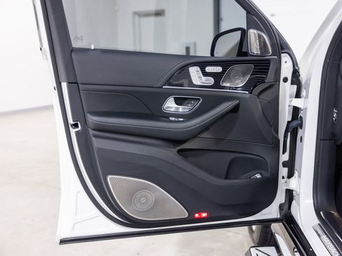 Used 2024 Mercedes-Benz Maybach GLS 600 4MATIC image 27