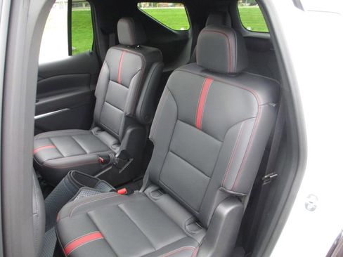 Used 2024 Chevrolet Traverse RS AWD/4WD image 23