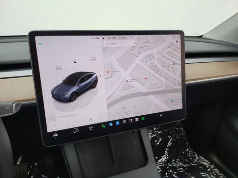 Used 2024 Tesla Model Y Long Range AWD/4WD image 9
