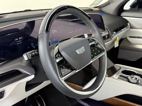 New 2026 Cadillac Vistiq Premium Luxury w/ LPO, Floor Liner Package AWD/4WD image 18