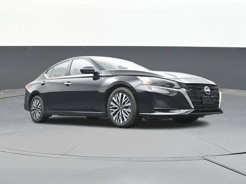Used 2025 Nissan Altima 2.5 SV FWD image 51