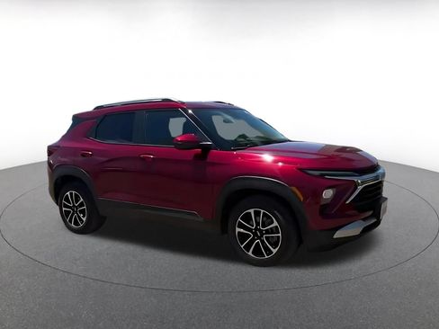 Used 2025 Chevrolet TrailBlazer LT FWD image 2