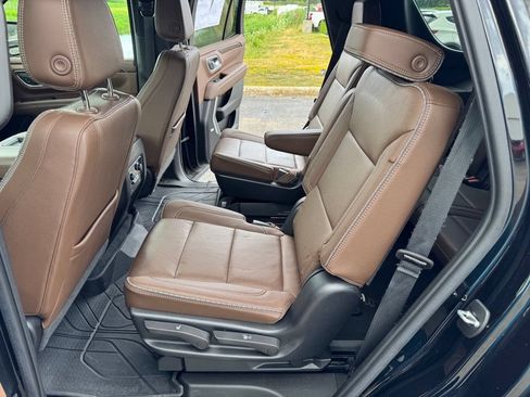 Used 2022 Chevrolet Tahoe High Country w/ LPO, Illumination Package AWD/4WD image 24