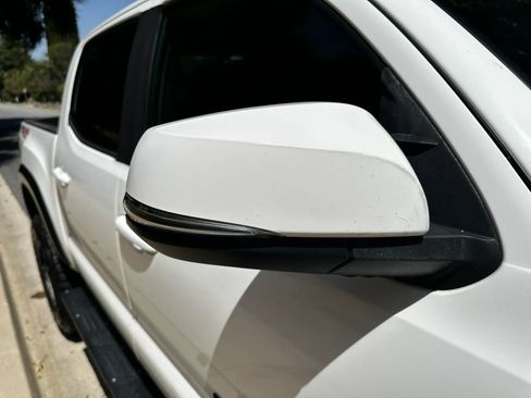 Used 2019 Toyota Tacoma TRD Off-Road w/ Technology Package image 13