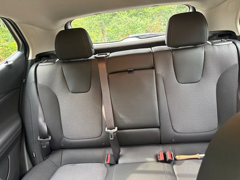 Used 2022 Buick Encore GX Select FWD image 19