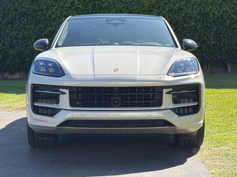 Certified 2026 Porsche Cayenne GTS AWD/4WD image 11