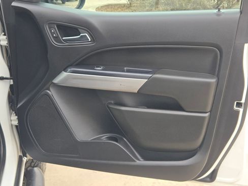 Used 2020 Chevrolet Colorado LT w/ Safety Package image 30