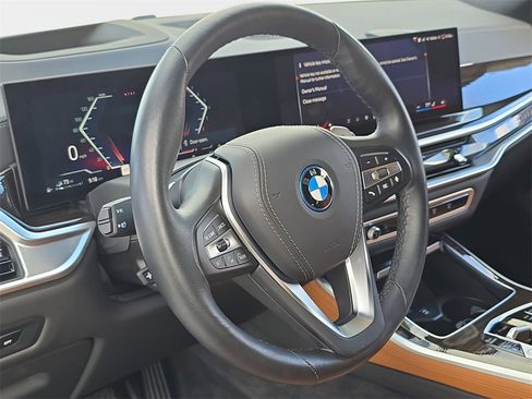 Used 2025 BMW X5 xDrive50e image 19