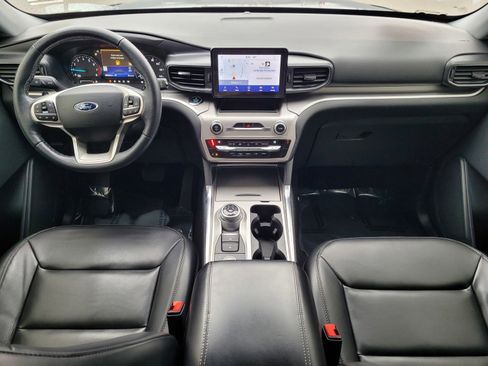 Used 2021 Ford Explorer XLT image 10
