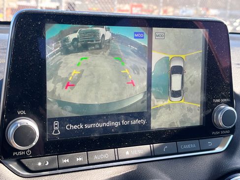 Used 2023 Nissan Sentra SR w/ SR Premium Package image 11