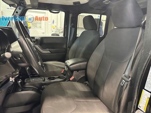 Used 2017 Jeep Wrangler Unlimited Sport w/ Connectivity Group image 16